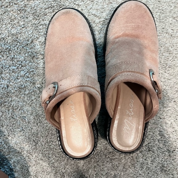 Matisse brand lenni style platform mule- suede leather “almond” color - Picture 2 of 4